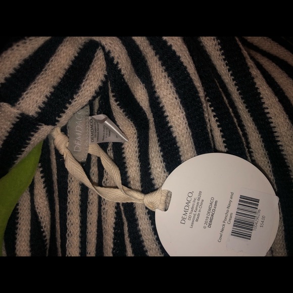 Demdaco Poncho - Picture 3 of 3